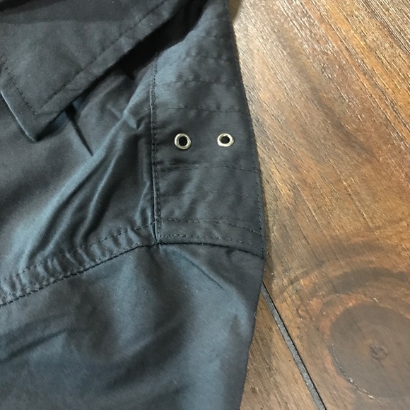 NEW Button-down short sleeve shirt - Picture 5 of 8